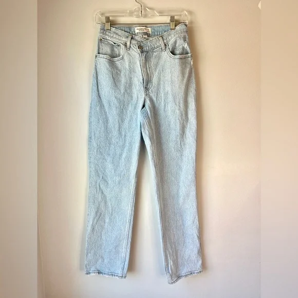 Abercrombie & Fitch Curve Love The 90’s Straight Ultra High Rise Light Wash - Picture 4 of 11